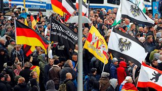 Almanya'nın 'Birleşme Günü'nde aşırı sağcılardan mülteci karşıtı protesto