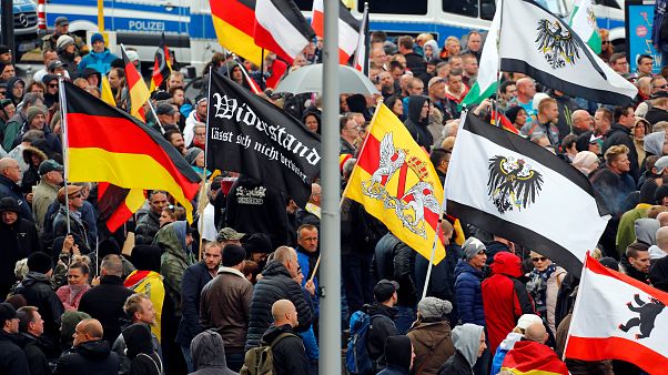 Almanya'nın 'Birleşme Günü'nde aşırı sağcılardan mülteci karşıtı protesto Almanya'nın 'Birleşme Günü'nde aşırı sağcılardan mülteci karşıtı protesto