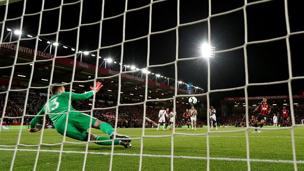 VİDEO | Türk asıllı oyuncu attığı gol sonrası tribünden fırlatılan birayı havada yakalayarak içti VİDEO | Türk asıllı oyuncu attığı gol sonrası tribünden fırlatılan birayı havada yakalayarak içti