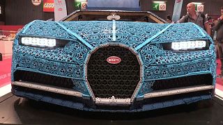 Un Bugatti con piezas de lego