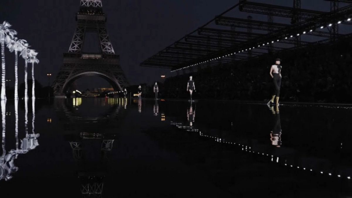 Saint Laurent e Vuitton seduziram Paris