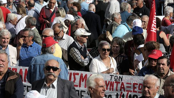 Στους δρόμους οι συνταξιούχοι για να μην γίνουν νέες μειώσεις Στους δρόμους οι συνταξιούχοι για να μην γίνουν νέες μειώσεις