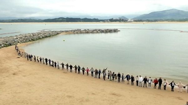 Los vecinos de la Magdalena salvan su playa Los vecinos de la Magdalena salvan su playa