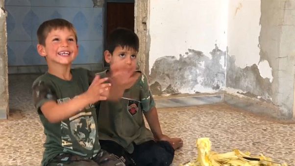 مع انخفاض حدة التوتر.. عائلات سورية تجد طريق العودة إلى منازلها في محافظة حماة مع انخفاض حدة التوتر.. عائلات سورية تجد طريق العودة إلى منازلها في محافظة حماة