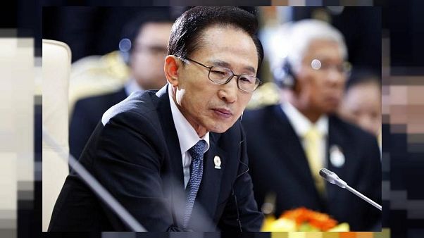 Eski Güney Kore Cumhurbaşkanı Lee Myung-bak'a 15 yıl hapis cezası Eski Güney Kore Cumhurbaşkanı Lee Myung-bak'a 15 yıl hapis cezası