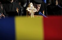 Rumanía celebra un referéndum que complicaría el matrimonio homosexual