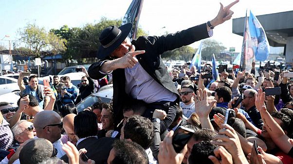 چرا احتمالا نامزد راست افراطی برزیل رئیس جمهور آیندۀ این کشور است؟ چرا احتمالا نامزد راست افراطی برزیل رئیس جمهور آیندۀ این کشور است؟