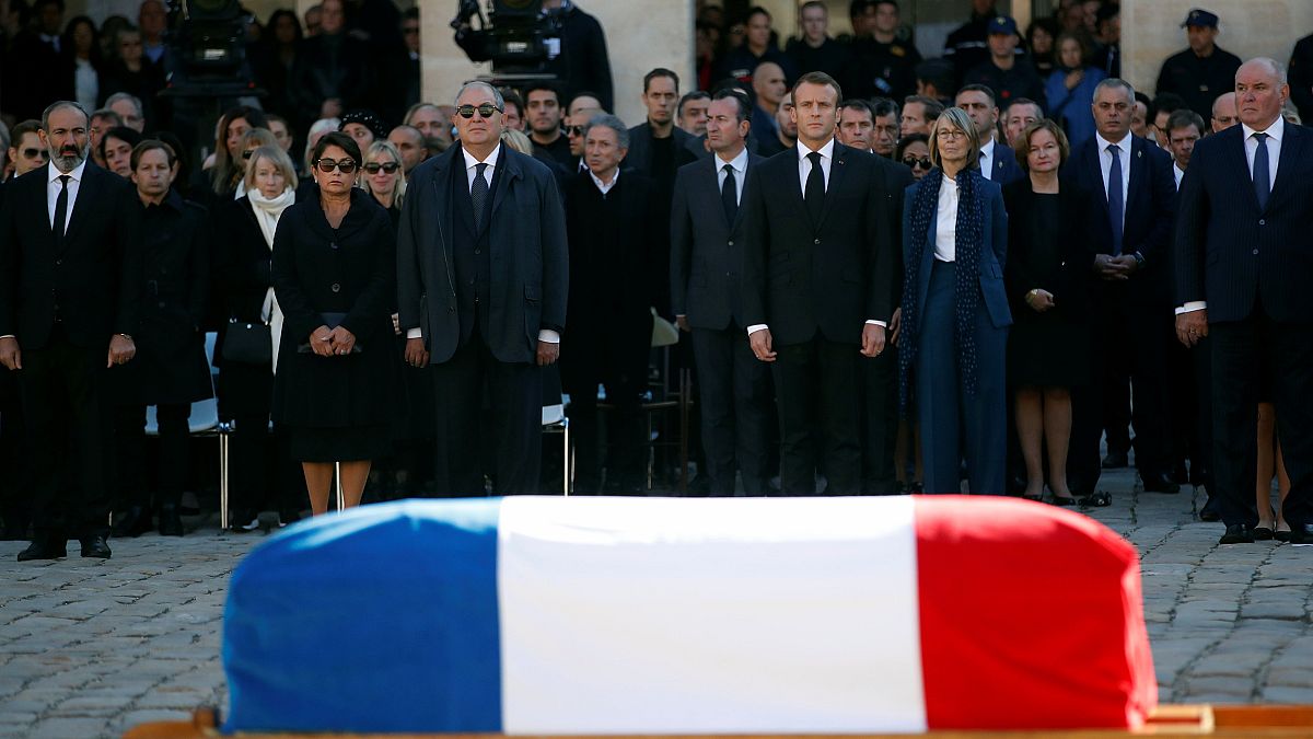 فرنسا تُوّدع  شارل أزنافور بتكريم وطني مهيب