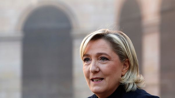 Faustschlag ins Gesicht: Marine Le Pens Tochter (19) angegriffen Faustschlag ins Gesicht: Marine Le Pens Tochter (19) angegriffen