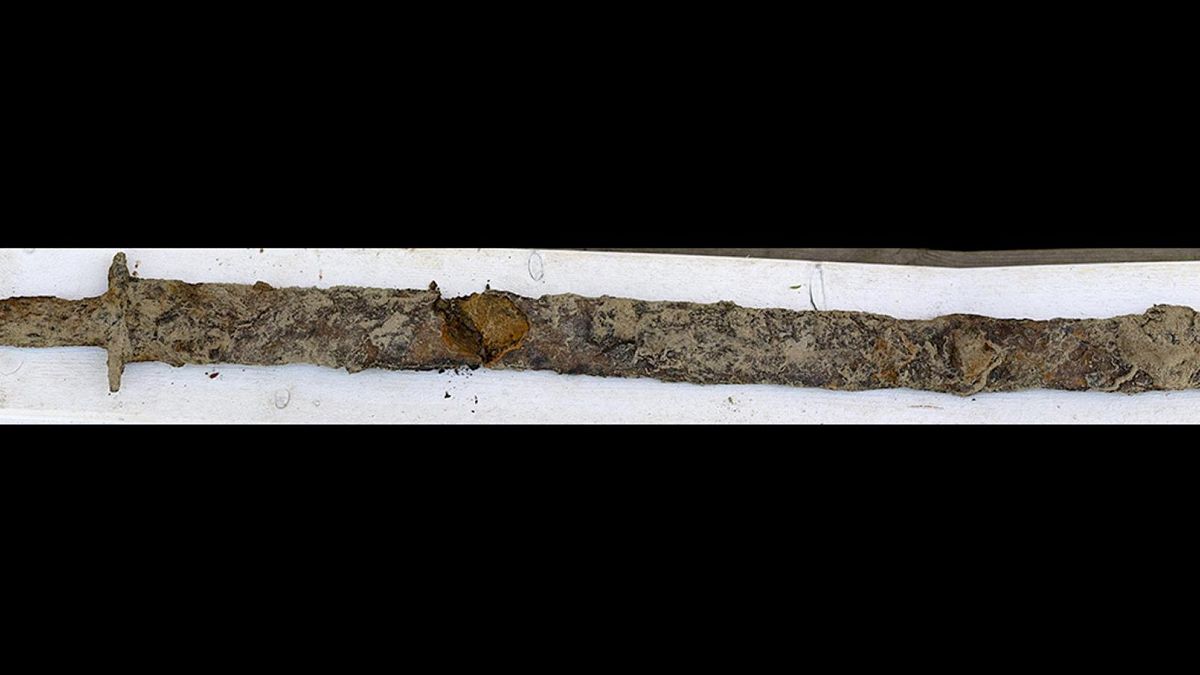 Achtjährige fischt 1500 Jahre altes Schwert aus See
