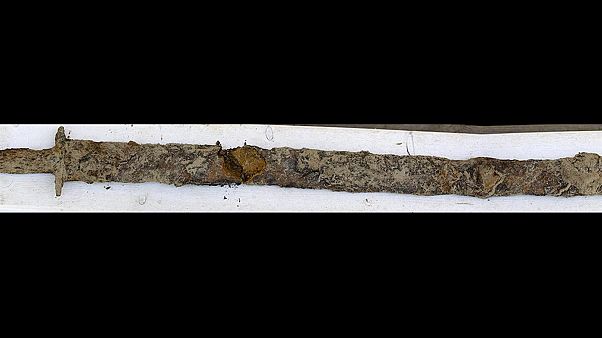 Achtjährige fischt 1500 Jahre altes Schwert aus See Achtjährige fischt 1500 Jahre altes Schwert aus See
