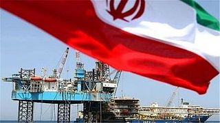 آمریکا اعمال معافیت برای کشورهای وارد کننده نفت از ایران را بررسی می‌کند