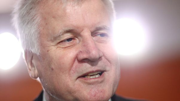 Auch nach Bayern-Wahl: Seehofer will Innenminister bleiben Auch nach Bayern-Wahl: Seehofer will Innenminister bleiben