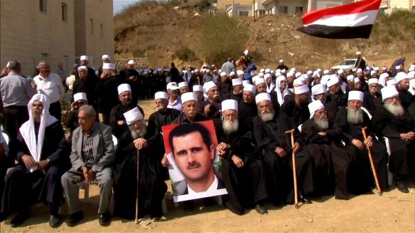 شاهد: دروز الجولان يؤيدون الأسد على الحدود شاهد: دروز الجولان يؤيدون الأسد على الحدود