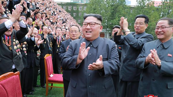 Kim Jong-Un nükleer tesisleri teftiş için uzmanları ülkesine çağırdı Kim Jong-Un nükleer tesisleri teftiş için uzmanları ülkesine çağırdı