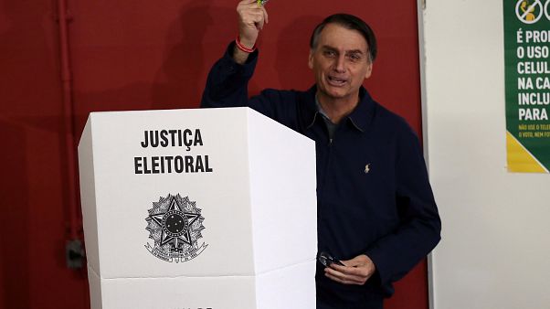 Στις κάλπες εκατομμύρια Βραζιλιάνοι - Φαβορί ο ακροδεξιος Μπολσονάρο Στις κάλπες εκατομμύρια Βραζιλιάνοι - Φαβορί ο ακροδεξιος Μπολσονάρο