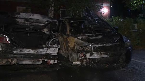 Öt autó égett ki éjszaka egy finn városban Öt autó égett ki éjszaka egy finn városban