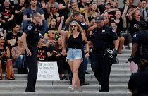 La policía detiene a una mujer en las protestas contra Kavanaugh