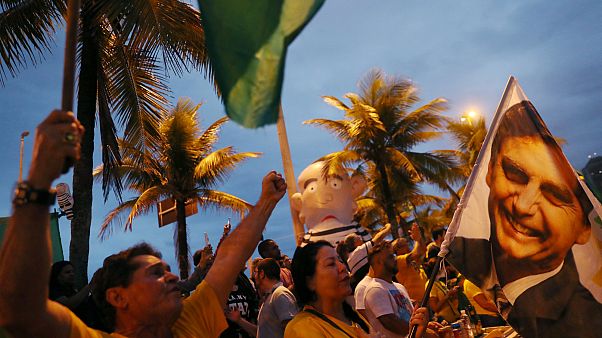 'Bu ülkede seçimle hiçbir şey değiştiremezsiniz' diyen Bolsonaro'nun tartışmalı sözleri 'Bu ülkede seçimle hiçbir şey değiştiremezsiniz' diyen Bolsonaro'nun tartışmalı sözleri