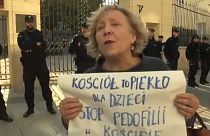 Διαδήλωση για τα σεξουαλικά εγκλήματα κατά παιδιών από Πολωνούς ιερείς