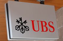 Vergi kaçakçılığına aracılıkla suçlanan İsviçreli UBS Bankası Paris'te yargılanıyor