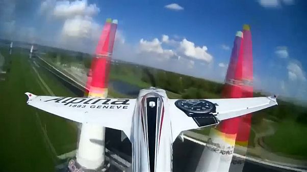 Michael Goulian toma los mandos de la Red Bull Air Race Michael Goulian toma los mandos de la Red Bull Air Race