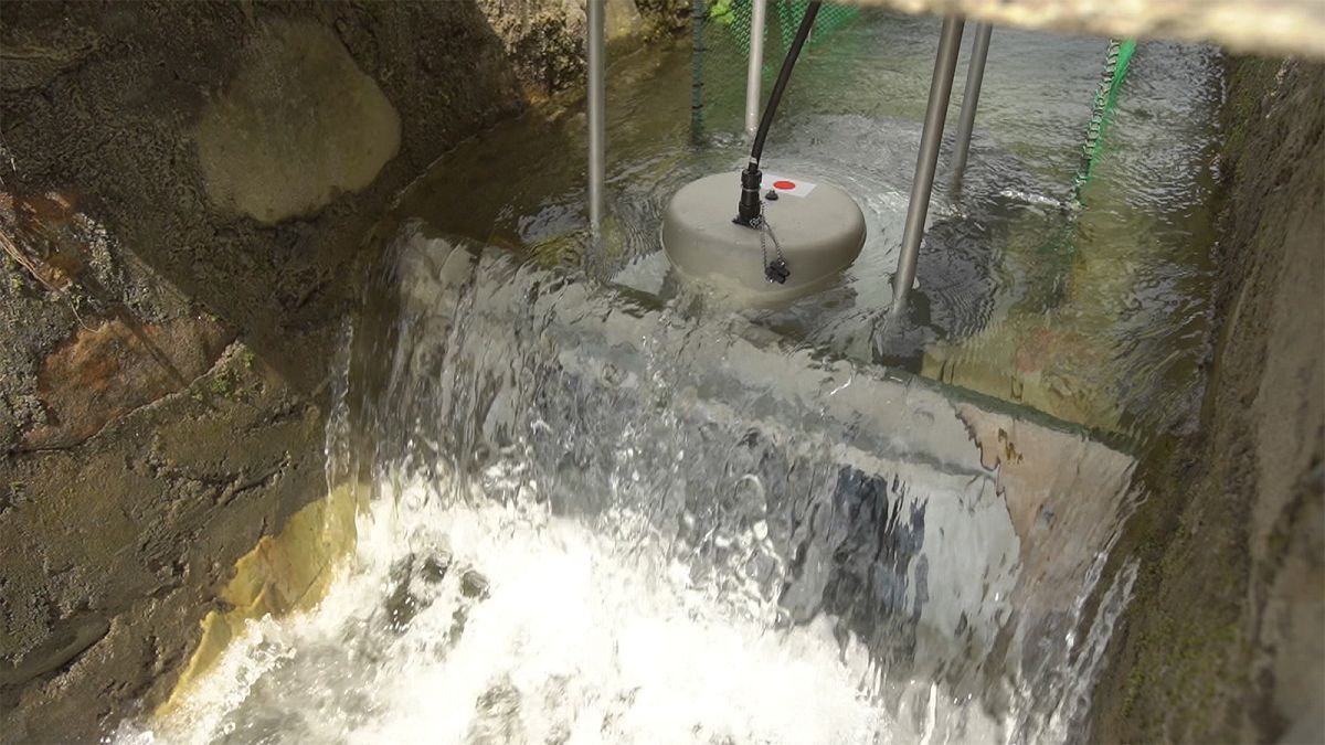Gerador hidroelétrico japonês muda vida de uma aldeia nepalesa