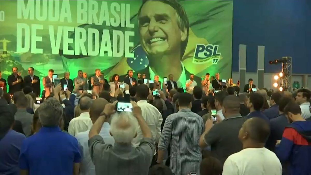 Bolsonaro ganha, mas Brasil vai à segunda volta