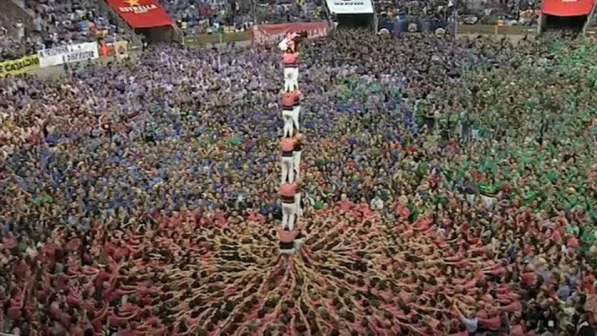 Catalans step up for human tower competition