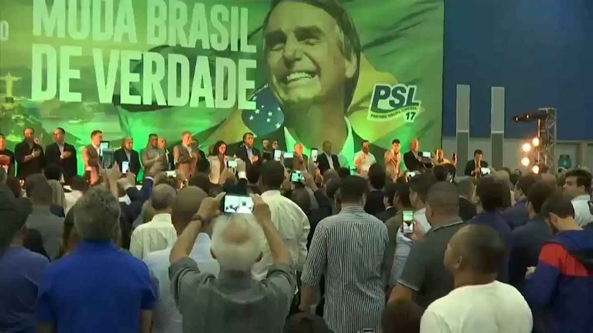 Rechtspopulist Bolsonaro triumphiert in Brasilien