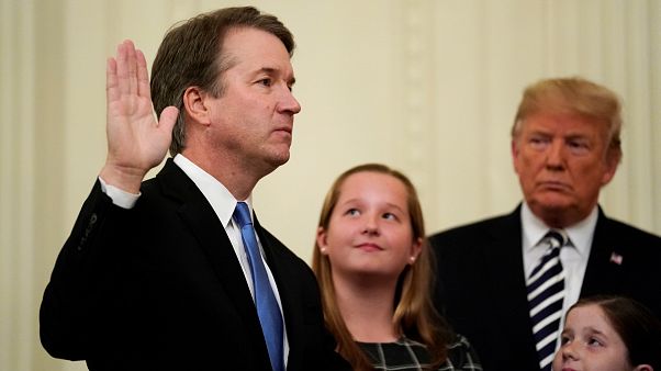 Kavanaugh Beyaz Saray'da yemin etti, Trump özür diledi Kavanaugh Beyaz Saray'da yemin etti, Trump özür diledi