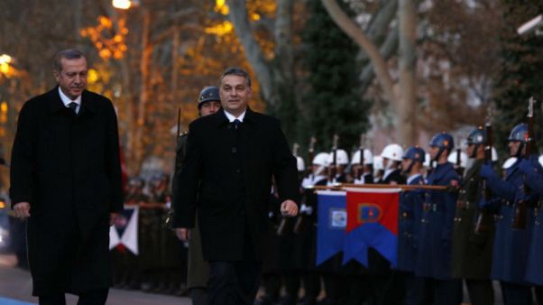 Macar muhalif partileri Erdoğan-Orban görüşmesini protesto etti Macar muhalif partileri Erdoğan-Orban görüşmesini protesto etti