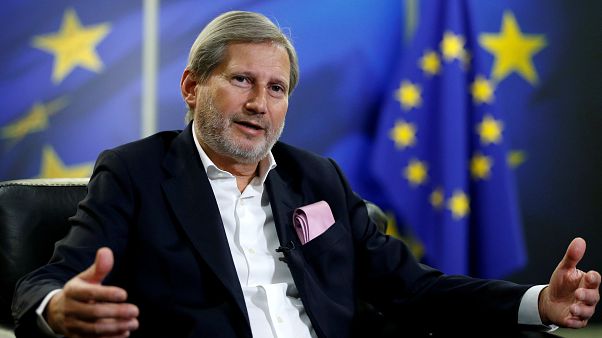 Γιοχάνες Χαν προς ΠΓΔΜ: Προχωρήστε σε συνταγματική αλλαγή και όχι σε πρόωρες εκλογές Γιοχάνες Χαν προς ΠΓΔΜ: Προχωρήστε σε συνταγματική αλλαγή και όχι σε πρόωρες εκλογές