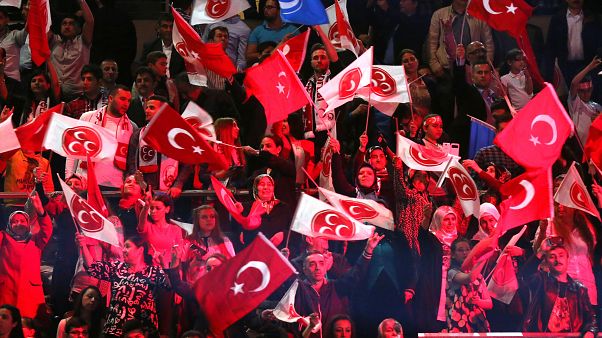 Avusturya'dan sonra Almanya da bozkurt işaretini yasaklamayı tartışıyor Avusturya'dan sonra Almanya da bozkurt işaretini yasaklamayı tartışıyor