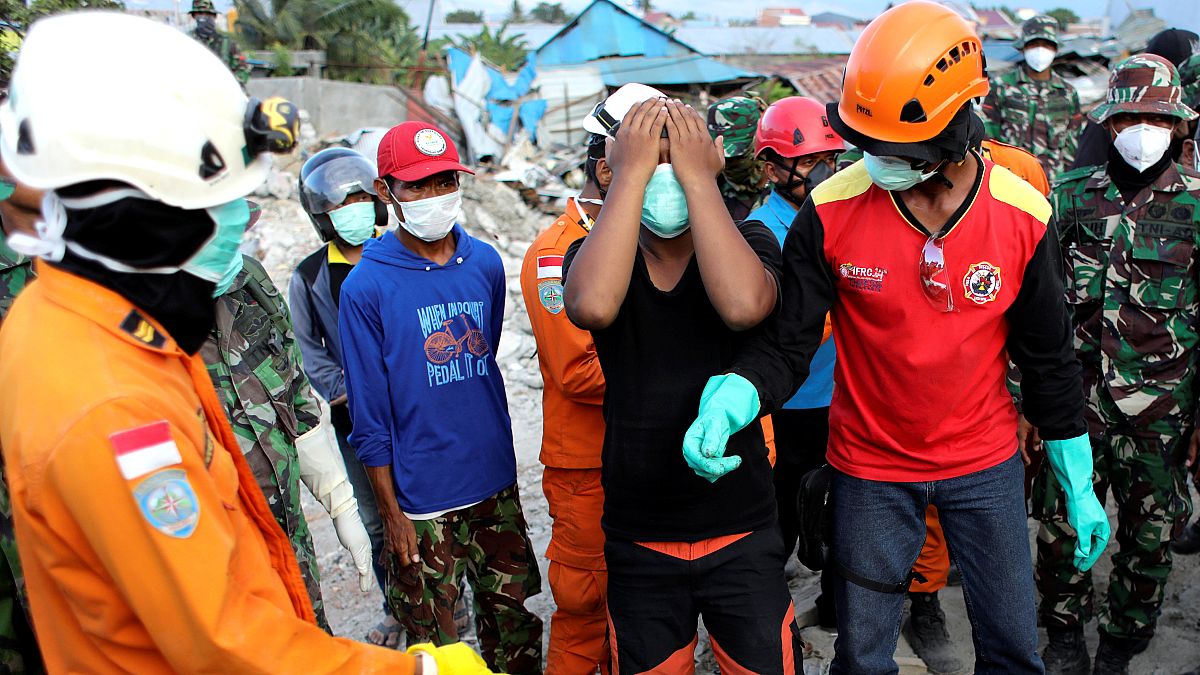 Индонезия: новые видеокадры удара цунами по городу Палу 