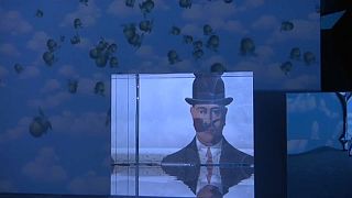 O mundo surreal de René Magritte exposto em Milão