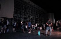 ¿Cómo es la vida de un vendedor de cerveza pakistaní en Barcelona?