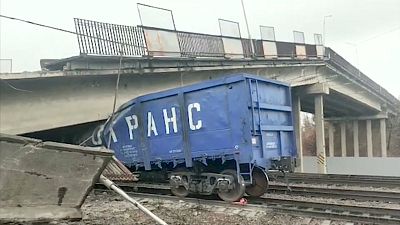 Russland: Brücke stürzt ein und zerquetscht Zug