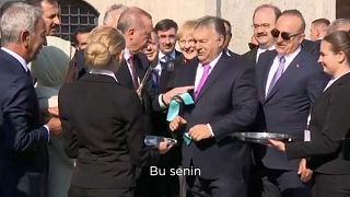 VİDEO - Erdoğan ile Orban arasında ilginç makas diyaloğu
