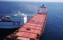 Akdeniz'deki gemi kazası sonrası oluşan petrol sızıntısı endişe veriyor