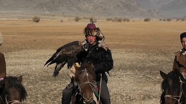 مهرجان صيد النسور في منغوليا.. محاولات الحفاظ على التراث في وجه الحداثة مهرجان صيد النسور في منغوليا.. محاولات الحفاظ على التراث في وجه الحداثة