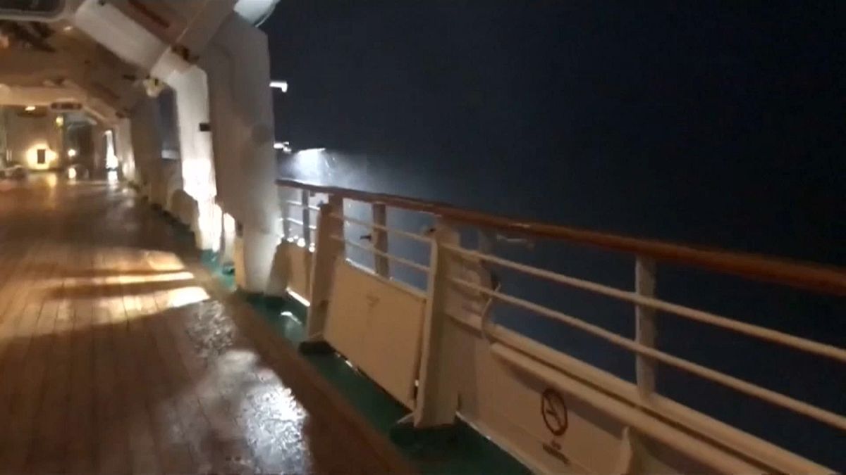 VİDEO - Kruvaziyer gemisi Michael Kasırgası'na yakalandı