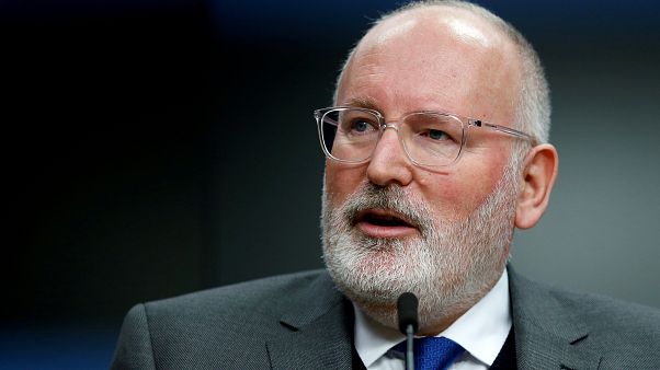 Juncker'in sağ kolu Timmermans Avrupa Komisyonu Başkanlığına talip Juncker'in sağ kolu Timmermans Avrupa Komisyonu Başkanlığına talip