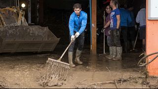 Rafael Nadal ajuda nas operações de limpeza em Maiorca