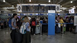 Χιλιάδες συλλήψεις σε ελληνικά αεροδρόμια για πλαστά έγγραφα