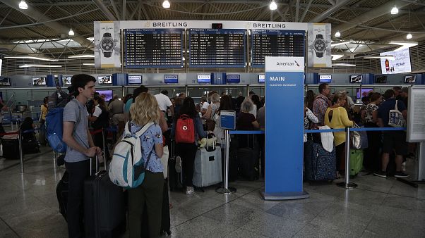 Χιλιάδες συλλήψεις σε ελληνικά αεροδρόμια για πλαστά έγγραφα Χιλιάδες συλλήψεις σε ελληνικά αεροδρόμια για πλαστά έγγραφα