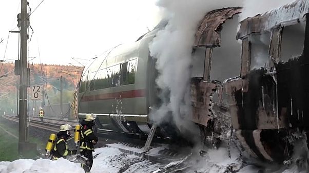 Wagen eines ICE in Brand geraten - 500 Fahrgäste in Sicherheit Wagen eines ICE in Brand geraten - 500 Fahrgäste in Sicherheit