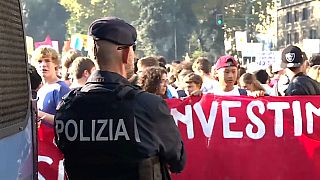 Italia: studenti in piazza contro il governo