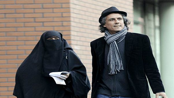 رجل الأعمال الجزائري رشيد نكاز الذي يتكفل بدفع غرامات المنقبات في أوروبا رجل الأعمال الجزائري رشيد نكاز الذي يتكفل بدفع غرامات المنقبات في أوروبا