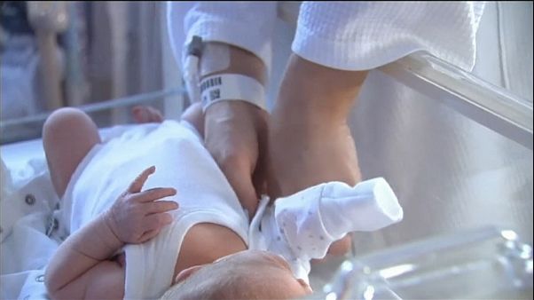 Troppi cesarei, allarme dei medici Troppi cesarei, allarme dei medici